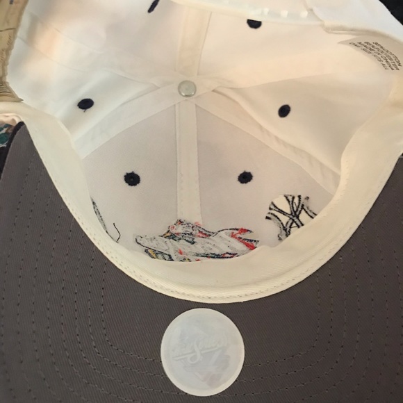 SOLD SOLD ———YANKEES BRAVES WORLD SERIES HAT UNUSED - Picture 5 of 5